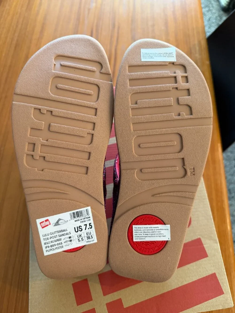 NIB FitFlop Lulu Glitterball Toe-Post Sandals - Raspberry 7.5
